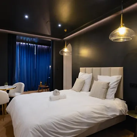 Luxury Romantic Getaway With Jacuzzi