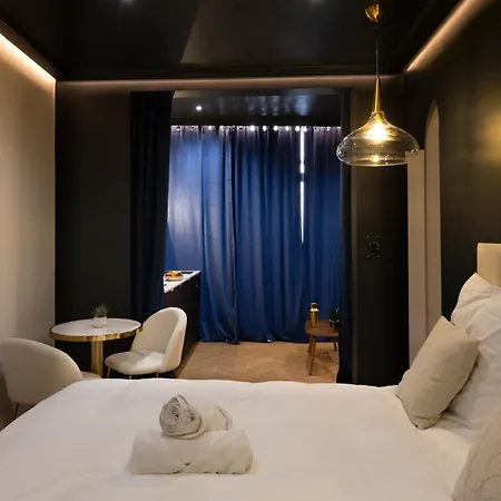 Luxury Romantic Getaway With Jacuzzi *