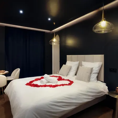 Luxury Romantic Getaway With Jacuzzi *
